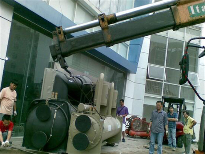 昌乐县随车吊和汽车吊的核心区别是什么？哪种更省钱？